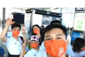 最新！全红婵随省队出发前往参赛，戴着粉色帽子格外抢眼超可爱图片