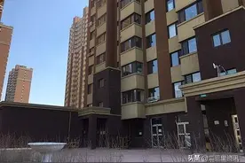 抚顺南山秀水小区一居民楼内散发阵阵腥臭味，原因成谜……图片