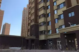 抚顺南山秀水小区一居民楼内散发阵阵腥臭味，原因成谜……图片