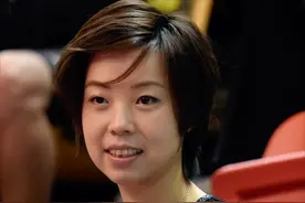 15岁胡同少女逐梦记，苦熬八年险些抑郁，闪嫁豪门大叔终获幸福图片