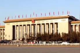 修建人民大会堂时，无意中挖出的鹅卵石为何导致工程停工？图片