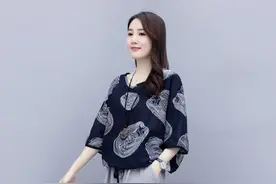 「木纹线迹」两件套如何穿搭？率性利落的优雅，彰显名媛气质图片
