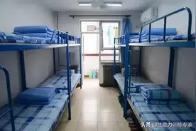白岩松：再苦也不要让孩子住校！该不该让孩子住校？父母请三思图片