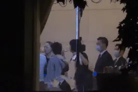 宋丹丹60大寿第二场排面大！徐帆夫妇携豪礼出席，刘涛连赶两场图片