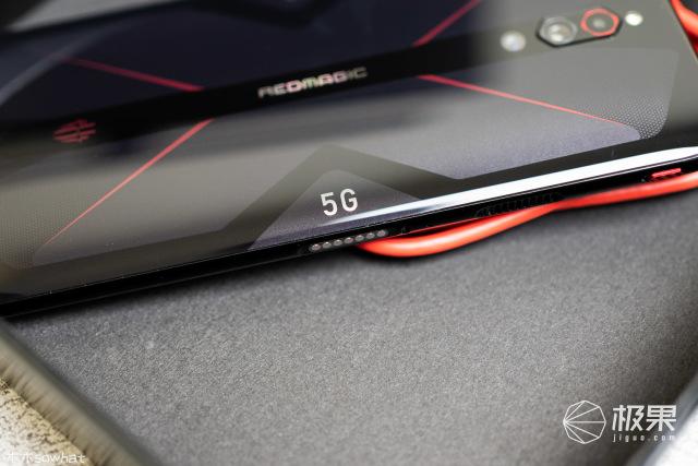 红魔5G暴走开黑，144Hz刷新率爽飞！除了打游戏它还有狠招～