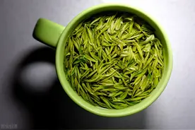 潜伏第七集：把茶叶交给克农同志图片