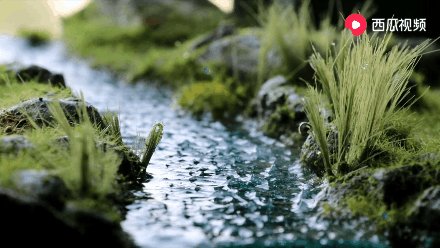 22岁成都女孩耗时半月复原《千与千寻》的水上列车