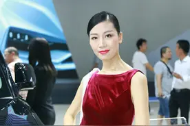 第21届深港澳车展车模，最有气质的三位红旗长裙贵妇第一辑图片