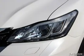 丰田“豪车”皇冠，现已跌到23万，车商：没利润了，只为清仓甩货图片