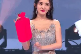 杨幂的脸再崩，还能是娱乐圈第一勾人狐狸精，因为她私藏欲态美图片