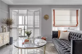 140平轻奢法式，阳台用折叠百叶门做隔断，看完没有不夸的图片