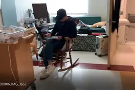 张恒养娃照片曝光！独居美国凌乱简陋小屋，亲妈不在用朋友奶喂养图片