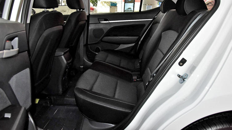 悦动内饰层次感_全新K3运动轿跑元素_起亚k3低配座椅问题