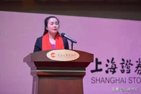 女会计嫁给瓦工，婚后打造市值5500亿企业，赚来800亿财富图片