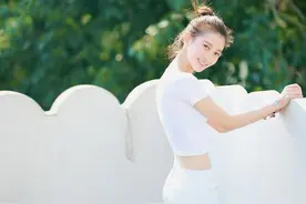 “每个月给你10万，以后不要干涉我的生活。”妻子：好，我同意了图片