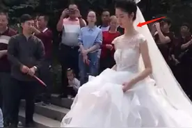 “长颈鹿宝宝”火了，生下来就有天鹅颈，网友：以后考试方便了图片