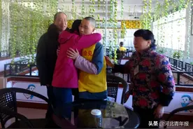 男子2岁时被拐卖，36年后被判死缓，在监狱才和亲生父母相认图片