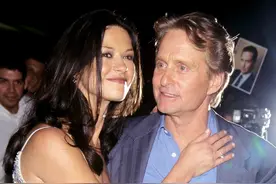 道格拉斯：好莱坞最高段位渣男，把小25岁的英伦女神吃得死死的图片