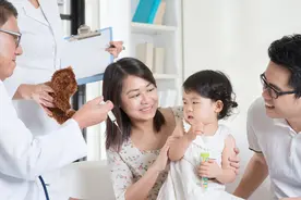 让小朋友打针不哭闹的小妙招图片