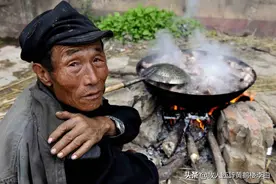 18岁彝族小伙结婚，50岁大叔倾囊相助，母亲却说他不是好人图片