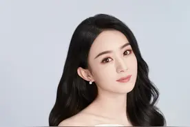 同样是身着白色蝴蝶裙，迪丽热巴娇俏性感，赵丽颖温柔知性图片