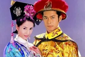 少为人知饰演过乾隆的演员，古天乐最帅，吴京最意外，还演过两次图片