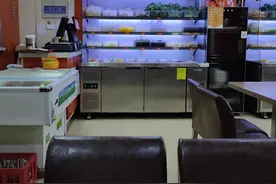 被曝“老鼠咬过的食材继续用”、厨房抹布既洗菜又洗鞋，杨国福麻辣烫道歉并停业涉事店图片