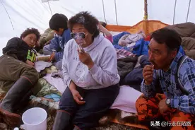 三百年前，加拿大用烟酒毁掉原住民，如今再加上大麻图片