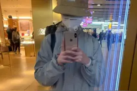 太过分！中国留学生全防护坐飞机遭歧视，外国人连拍带骂避之不及图片