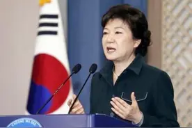 朴槿惠年轻的时候遇到了什么，为什么一生都没有恋爱没有婚姻？图片