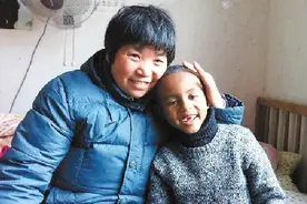 11年前，浙江农村奶奶收养了黑人小男孩巴比，如今怎么样了？图片