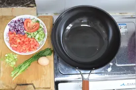 不沾的铁锅让我在厨房得心应手，三禾窒氮轻铁锅值得一试图片