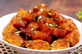 五花肉还能这样做红烧肉，螃蟹与五花肉完美结合，让人食指大动图片