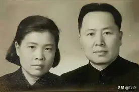 贴身保镖申请到一线工作，主席送一块手表，3张个人照片图片