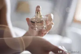 女人喷香水时，尽量别犯3个“基本错误”，不然味道易散，还难闻图片
