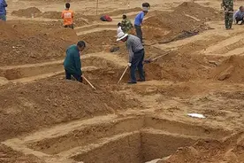 4平米的“穷人”墓，考古队懒得发掘，后出土6斤黄金225件国宝图片