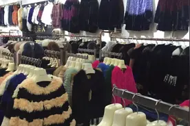 曾经火爆一时的皮草店接近灭绝，为什么人们不买皮草了？图片