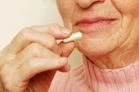 补钙应该喝奶粉还是牛奶？用多少度水冲最合适？几件事你清楚吗图片