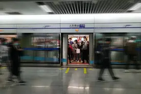 这群穿制服的人，很暖！图片