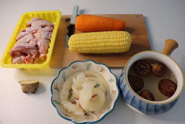 鸡肉炖花胶玉米红萝卜 2026年鸡肉炖花胶玉米红萝卜汤的功效 鸡肉炖花胶玉米红萝卜 2026年鸡肉炖花胶玉米红萝卜汤的功效