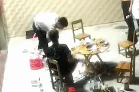 大单！玉林一男子点燃煤气烧虫，下一秒爆燃......图片