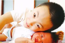 家有二宝！7岁哥哥给妹妹写幸福日记图片