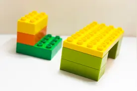 36一分钟用乐高大颗粒积木手工拼可爱的桌子椅子 视频教程