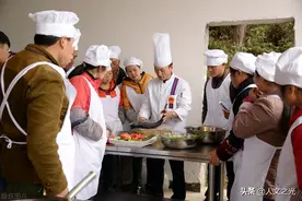四十岁这年，他决定去当汽修学徒图片