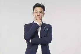 张艺兴彭昱畅在闹，黄磊在台下自卑，这一幕让多少明星脸红图片