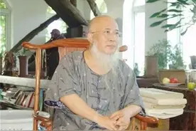 2011年中国画家不顾反对，娶24岁非洲女孩，60岁选择剃度出家图片