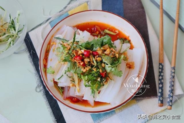 豌豆凉粉要筋道，比例很关键，老师傅教的就是好吃