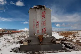 黄河的源头早已找到，只有碗口大小，一般人不得靠近图片