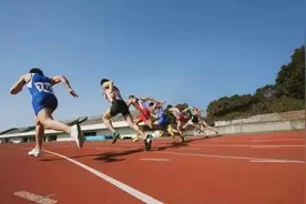 长沙一中学生戴口罩跑步猝死，专家：剧烈运动时不宜戴口罩图片