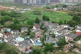 扬州一村终于要拆！村民苦等多年换不来想要的结果，大家一齐反对图片